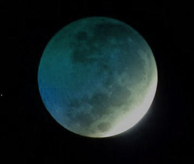 Post image for Bless the New Year with Joy at the Eclipse Full Moon—Includes Winter Solstice Cake Oracle
