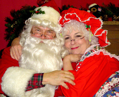 santa-and-the-missus Modern Santa with Mrs. Claus